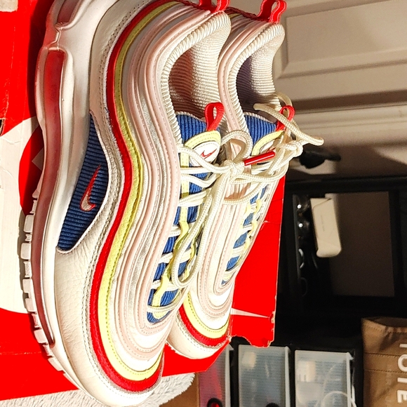 NIKE WMNS AIR MAX 97SE BIG APPLES - Picture 3 of 4